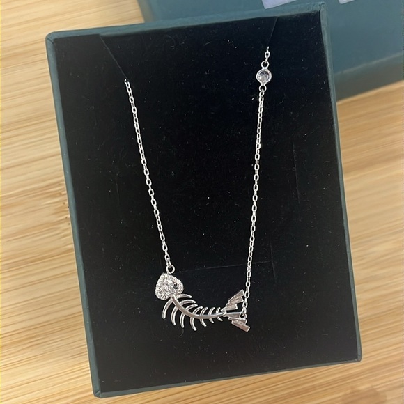 Brand New Sterling Silver 18" Fish Necklace Heart Pave Crystals 925 Stamped - Picture 6 of 15